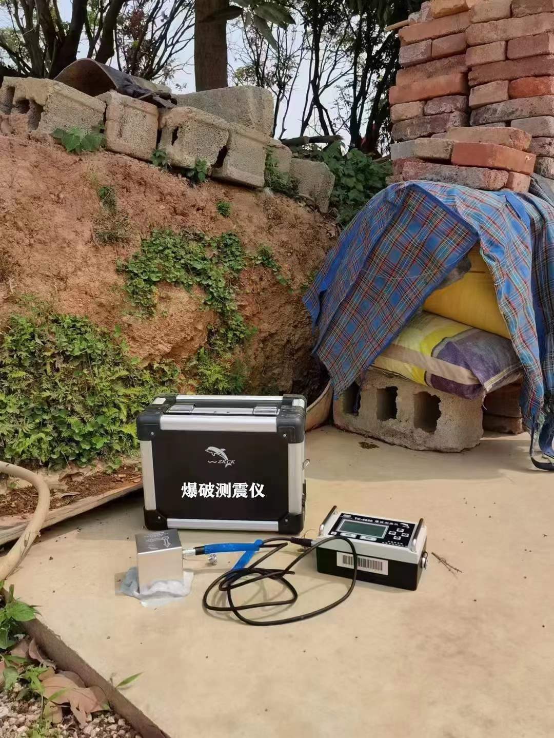 爆破测振仪